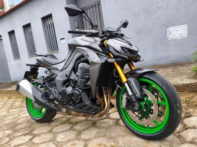 Z1100 se em perfeito estado de conservação, sem detalhes.