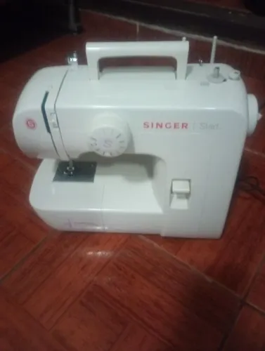 Vende-se máquina de costura