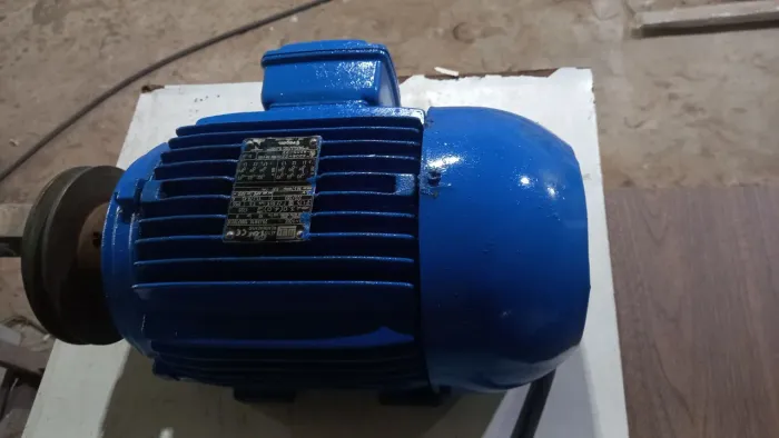 MOTOR 220V TRIFÁSICO 4CV