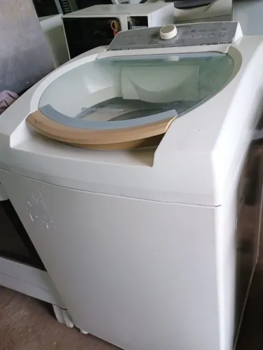 Maquina de lavar funcionando 