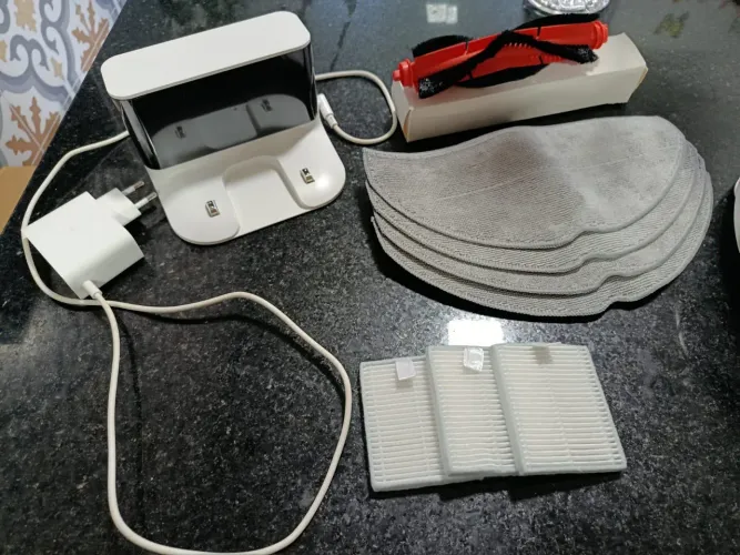 Robô Xiaomi varre,passa pano e aspira.