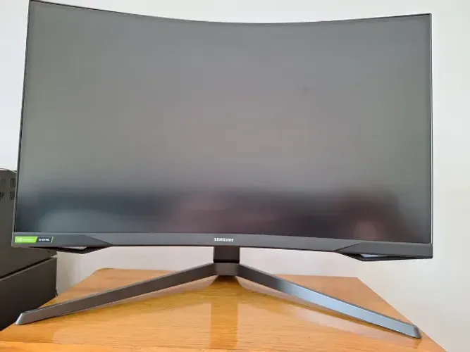 Monitor Samsung Odyssey G7 27" 240hz