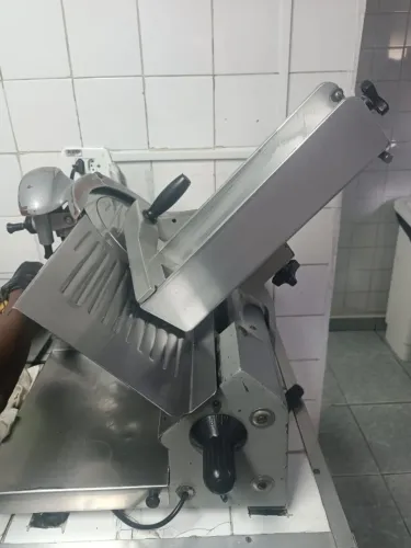 FATIADEIRA AUTOMATICA PARA FRIOS