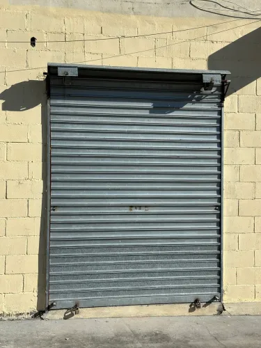 Porta de enrolar em alumínio