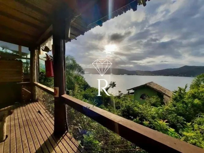 Ponto comercial no bairro Barra da Lagoa - Florianópolis