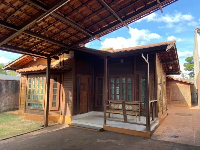 CASA DE MADEIRA NO JARDIM CANADÁ terreno de 360 metros quadrados oportunidade