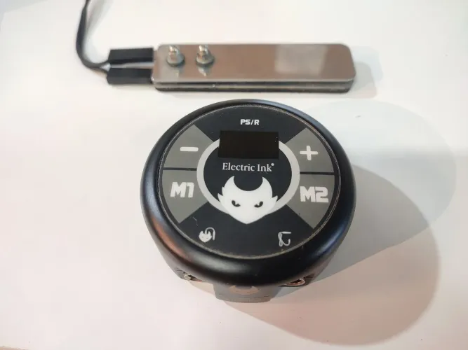 Fonte Digital PS Round Preto Fosco da Electric Ink + Pedal Slim da Trestini