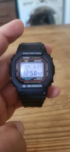 Relógio G-shock DW5600 semi-novo