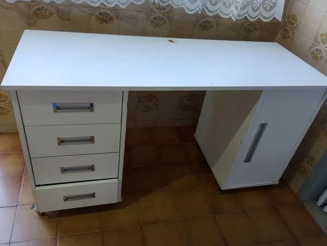 Mesa de estudos MDF branco