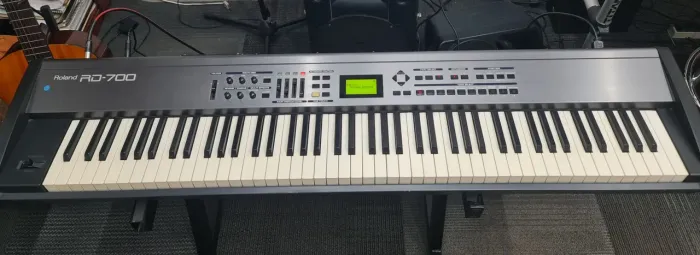 Piano digital Roland RD700 (expansão)