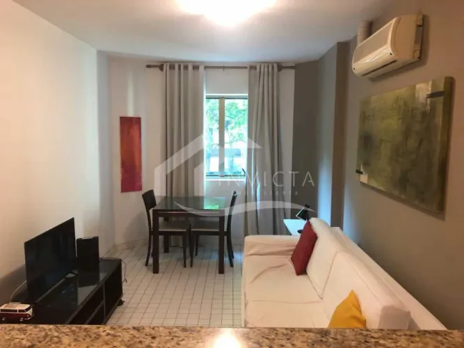 Quarto e sala na Av. Borges de Medeiros, ótima localização, conforto e praticidade na Zona