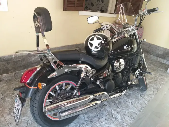 Moto impecável