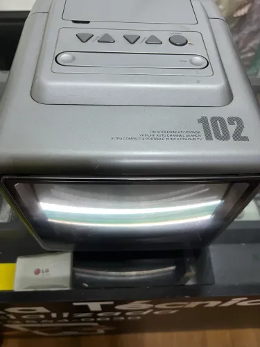 Tv Semp 102 com proteção de tela