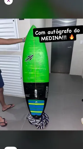 Prancha Surf autografada pelo Medina