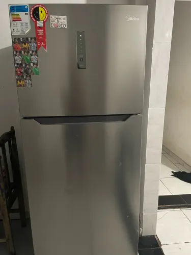 Refrigerador duplex em aço inox da Midea