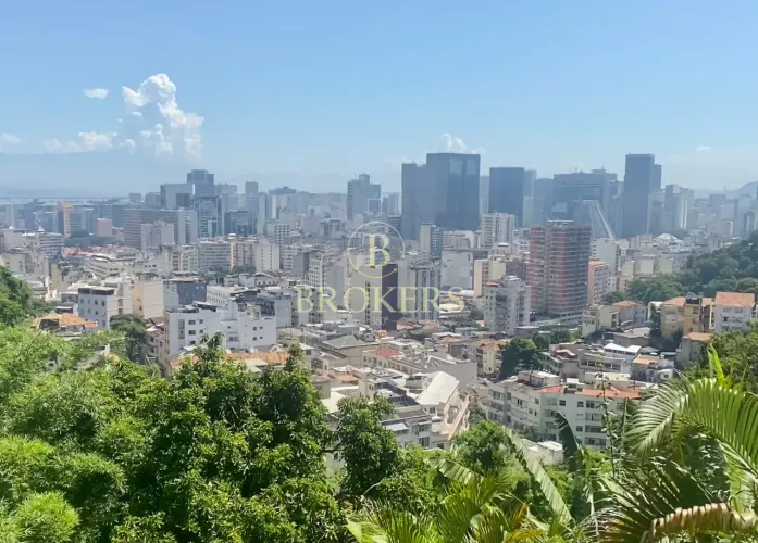 Casa triplex charmosa joia bruta com vista panorâmica a venda em Santa Teresa. Sala 3 ambi