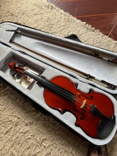 Vende-se violino 4-4