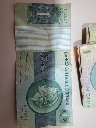 Cédulas antigas em bom estado - Um Cruzeiro - Fabricadas a partir de 1970