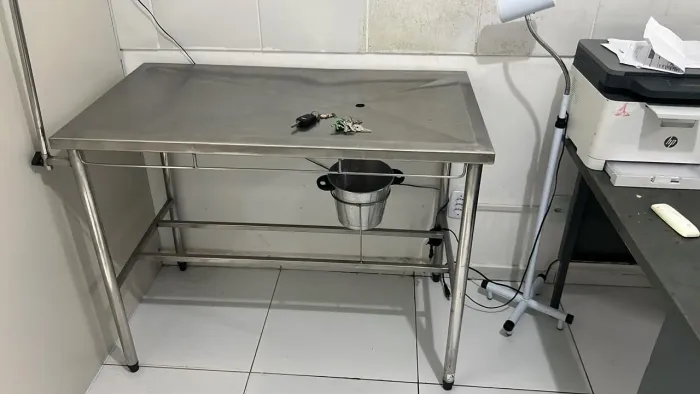 Mesa em inox cirúrgica