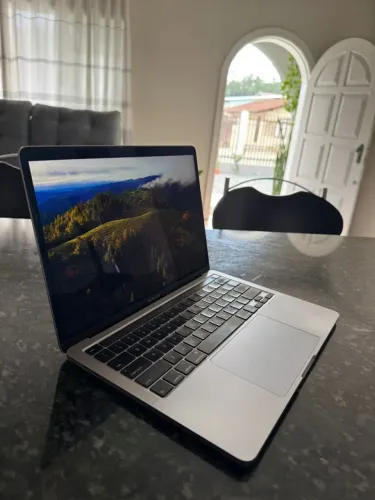 MacBook Pro 13" 2020 i5 | 16GB RAM | SSD 1TB | Touch Bar | Caixa Original