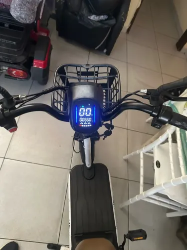 Linda scooter elétrica