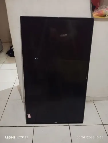 2 tv quebrada só as peças 43 polegadas e 32 polegadas