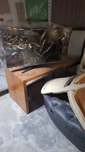 TV DE LCD COM TELA QUEBRADA 