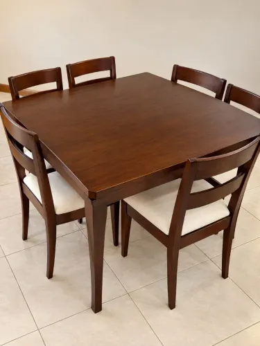 Mesa em Madeira c/ 6 cadeiras