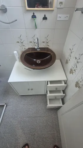 Móvel de Banheiro em MDF Verde (resistente a água)