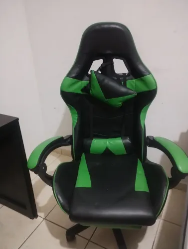 Cadeira para gamer semi nova