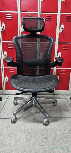 Cadeira Flextropic Flexform (considerada a Aeron brasileira)