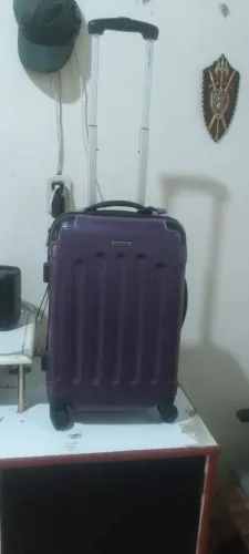 Vendo uma mala de material rígido de bordo de 10kg