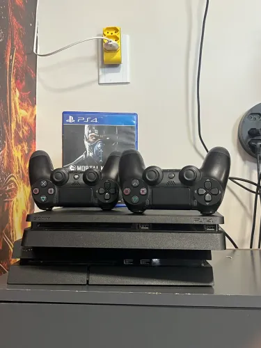 Ps4 Slim 1TB com 2 controles