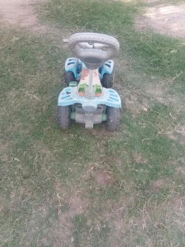 Quadriciculo de criança usada ainda dá pra fazer uma criança feliz .