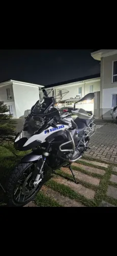 Bmw muito inteira!!!