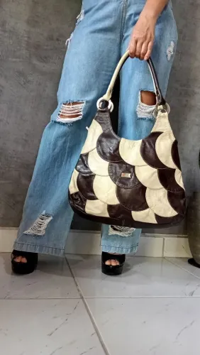 Bolsa de couro, brechó renove select, Instagram: @renoveselect