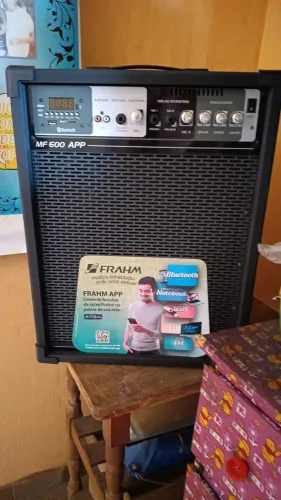 Caixa de som amplificada