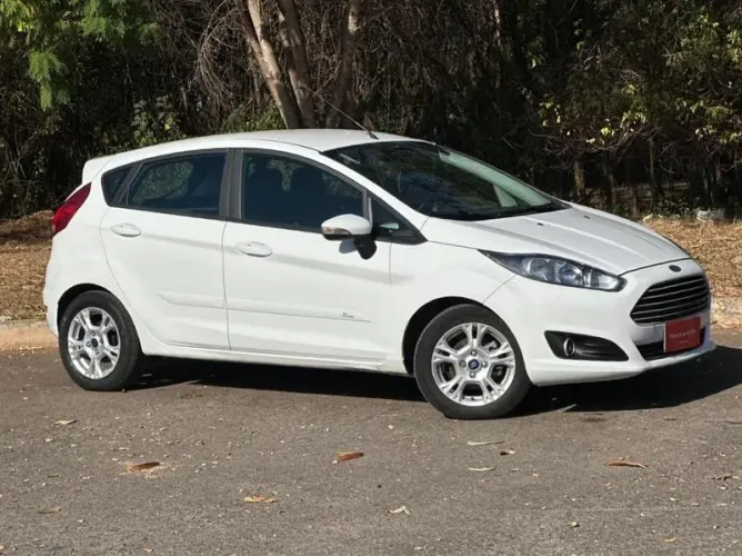 Ford Fiesta 1.6 16V Flex Aut. 5P 2016