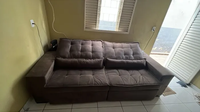 Sofá retrátil seminovo 