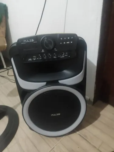 Vense caixa de som 1 mês de uso, em ótimo estado