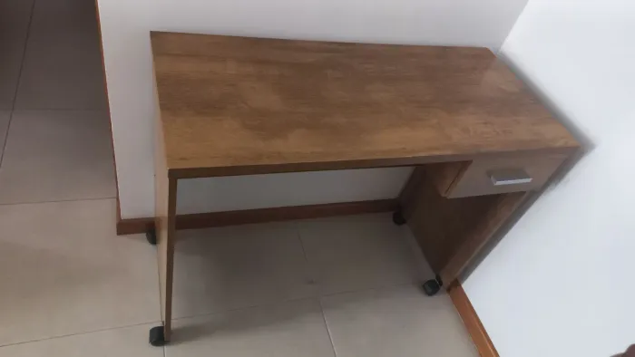 Mesa escritório com gaveta