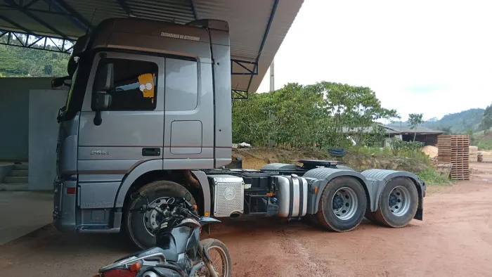 Actros 2651 carro trabalhando