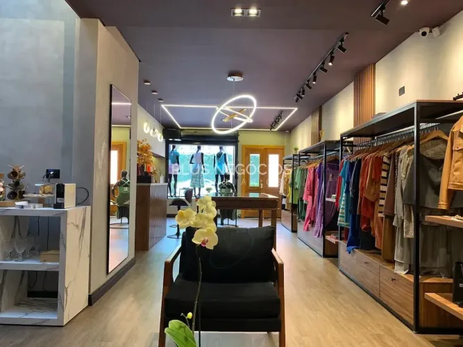 Oportunidade Única: Linda Loja de Roupas em Localização Privilegiada - Qualidade e Visibil