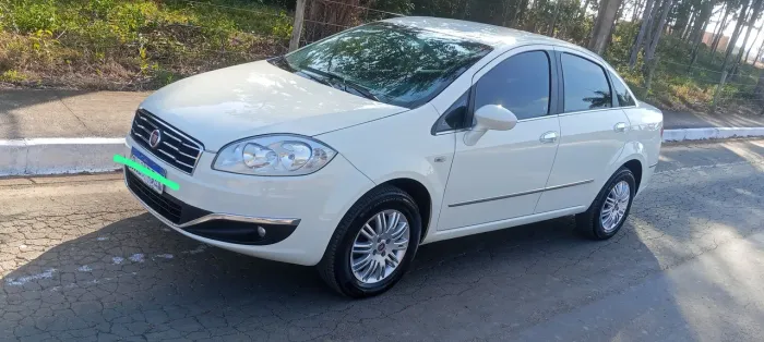 Fiat Linea Essence 1.8 Flex 16V 4P 2015