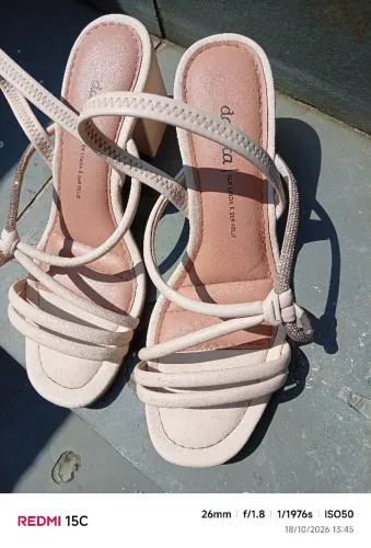 Bota e sandália
