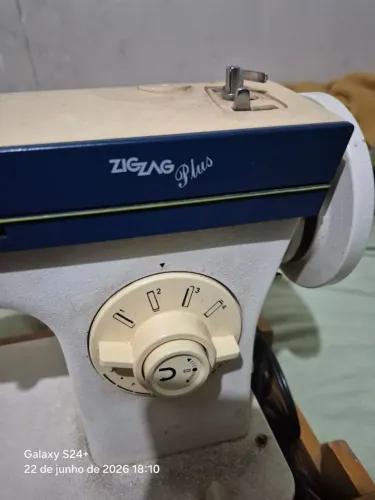 Máquina de custura