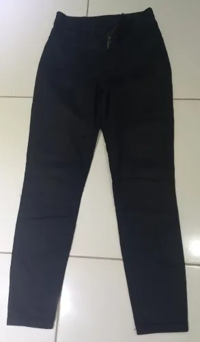 Calça jeans  preta  usada tamanho   38 