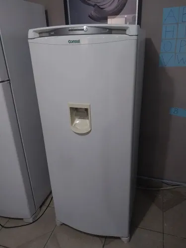 Geladeira semi.nova