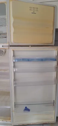 Vendo geladeira 600reais