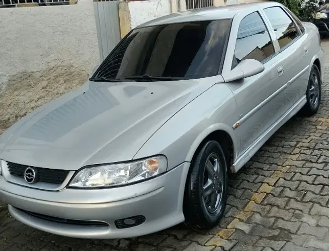 Chevrolet Vectra CD 2.2 16V / 2.0 16V Mec./aut. 2000